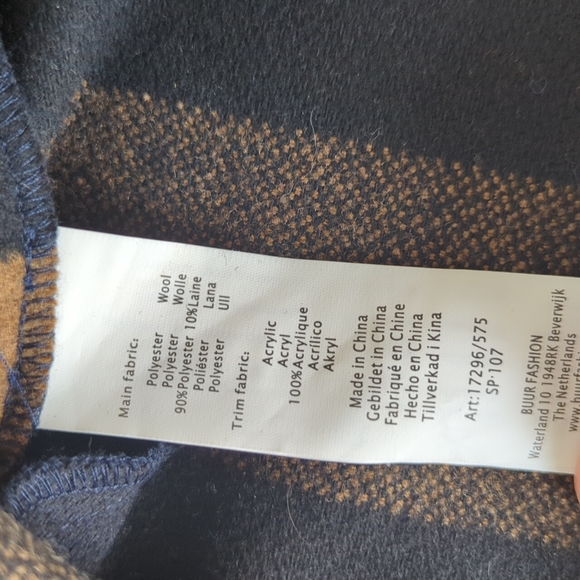 Yest lightweight jacket. - Picture 7 of 9